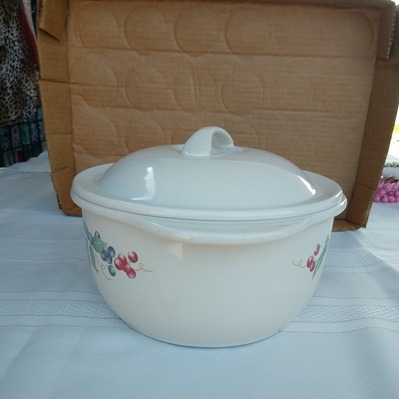Corelle Coordinates Abundance Pattern 1.5 Qt. Stoneware Covered Casserole - Picture 3 of 11